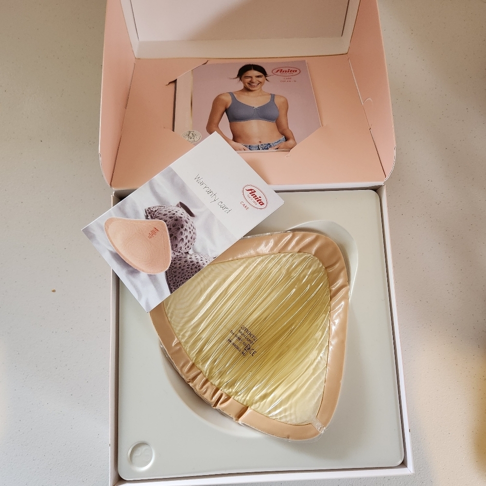 Amoena Womens Natural Light 2S 390 Breast Form Comfort Mastectomy Size 10 NEW